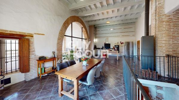 Vivre en lotissement, ou habiter une histoire ? Elne, 260 m², terrain 3800 m²