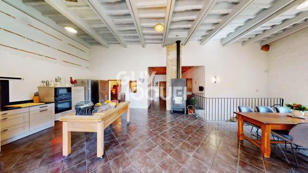 Vivre en lotissement, ou habiter une histoire ? Elne, 260 m², terrain 3800 m²