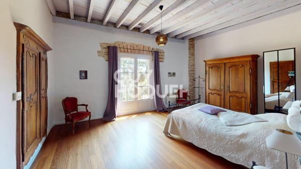 Vivre en lotissement, ou habiter une histoire ? Elne, 260 m², terrain 3800 m²