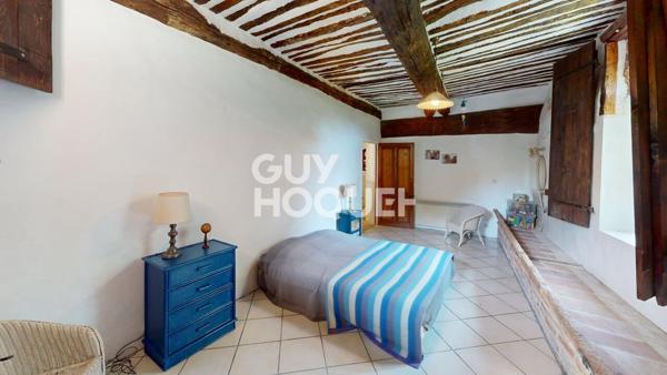 Vivre en lotissement, ou habiter une histoire ? Elne, 260 m², terrain 3800 m²