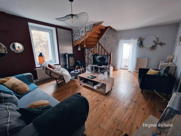 Maison de bourg de caractère avec grange et petit extérieur