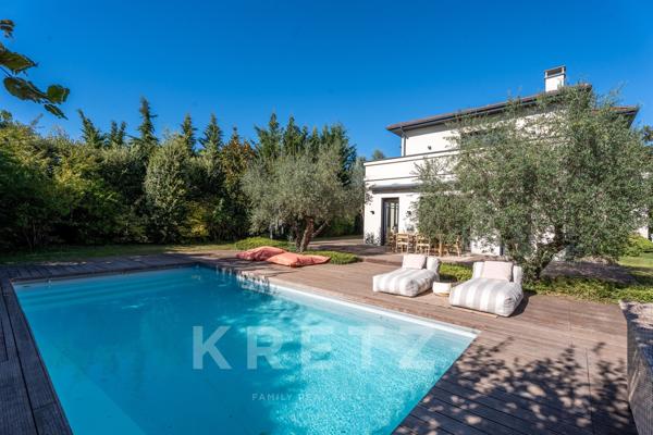 Maison contemporaine aux lignes élégantes avec piscine