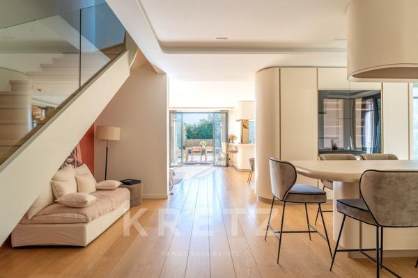 Maison contemporaine aux lignes élégantes avec piscine