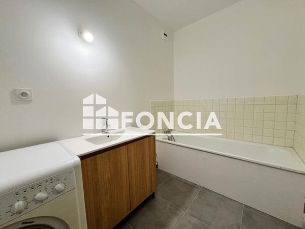 Location Appartement 3 pièces 72 m² - 293 RUE HENRI POINCARE Toulon 83000