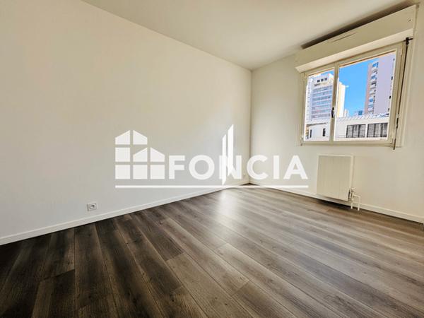Location Appartement 3 pièces 72 m² - 293 RUE HENRI POINCARE Toulon 83000