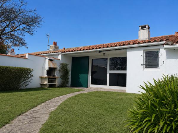 Maison plain pied jardin et stationnement