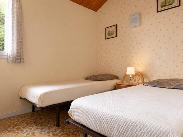 Maison plain pied jardin et stationnement