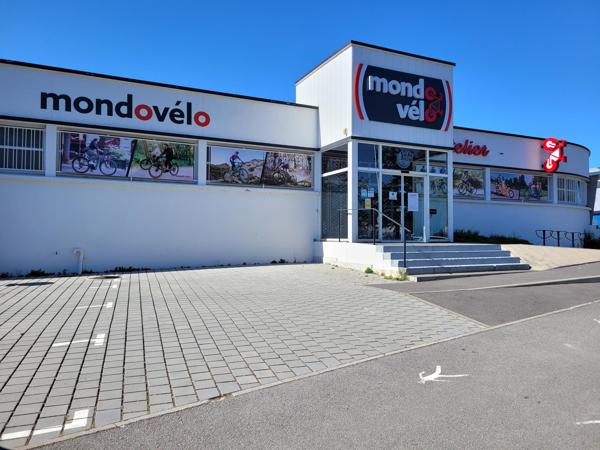 Local Commercial 992m² – St herblain