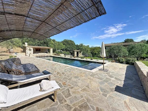Vente                                                      Propriété
                        
                     5 pièces                      155 m2                     à Aregno