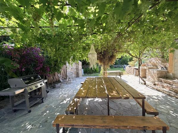 Vente                                                      Propriété
                        
                     5 pièces                      155 m2                     à Aregno