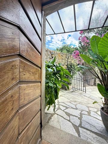 Vente                                                      Propriété
                        
                     5 pièces                      155 m2                     à Aregno