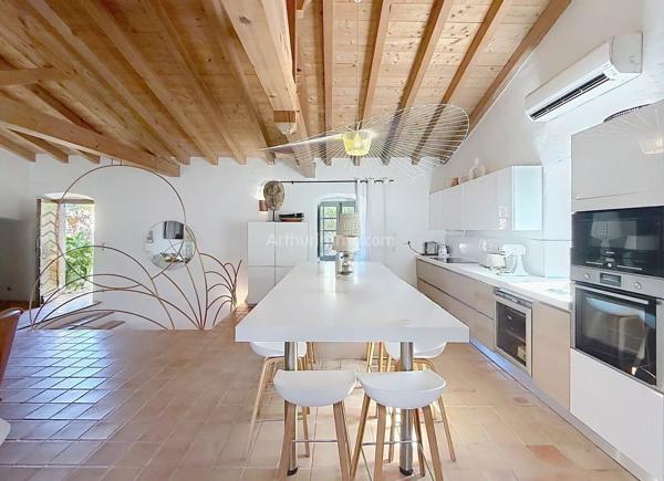 Vente                                                      Propriété
                        
                     5 pièces                      155 m2                     à Aregno