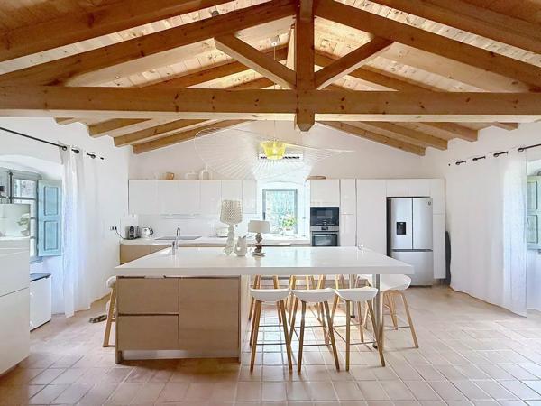 Vente                                                      Propriété
                        
                     5 pièces                      155 m2                     à Aregno