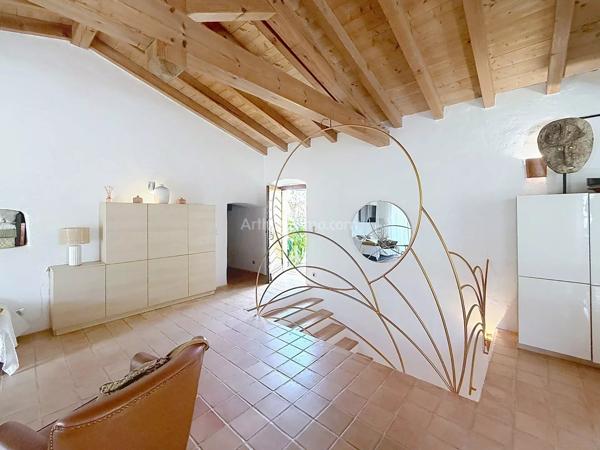 Vente                                                      Propriété
                        
                     5 pièces                      155 m2                     à Aregno