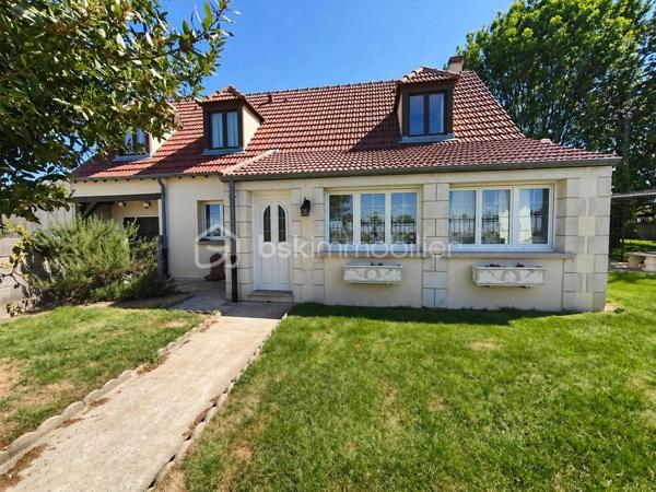 Découvrez cette charmante maison familiale d’environ 140 m² sur plus de 850 m² de terrain, dans un secteur calme, idéale pour accueillir une famille en quête d’espace et de confort. Située dans le village de Crépoil à seulement 6 minutes de Lizy sur Ourcq, de toutes les commodités ainsi que la gare direction gare de l'est ( ligne P) et de 15 minutes de Trilport

Dès l’entrée, vous serez séduit par un vaste séjour/salle à manger lumineux, de plus de 60 m² offrant un bel espace de vie convivial, une cuisine aménagée et équipée avec accès sur un des garages, un WC.

A l'étage un couloir propose une salle d'eau avec WC,  3 belles chambres dont une avec un dressing et un bureau de 7 m² ou petite chambre, permettant d’accueillir famille, invités ou bureau selon vos besoins.

Côté extérieur, vous profiterez d’un terrain de 850 m², idéal pour les moments de détente et de 3 garages, dont un particulièrement spacieux permettant de stationner un camping-car plus un abri de jardin.

✔️ Les + du bien :
- DPE : C ( pompe à chaleur de 2022 garantissant un bon confort énergétique)
- Ballon thermodynamique 2022
- Belle surface : 140 m²
- Grand séjour
- 3 garages dont un pour camping-car

Quoi de mieux, que visiter pour se rendre compte du potentiel?