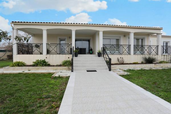 Maison contemporaine de 160 m² avec piscine et garage