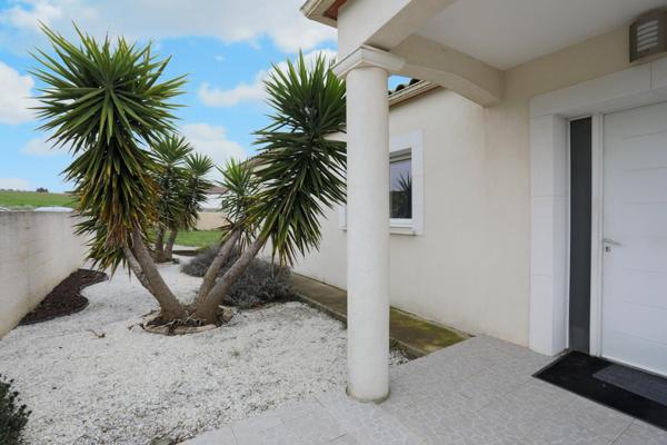 Maison contemporaine de 160 m² avec piscine et garage