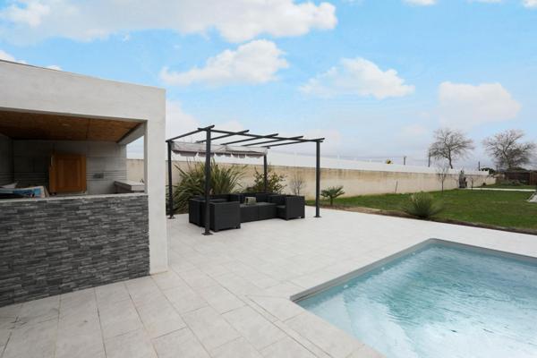 Maison contemporaine de 160 m² avec piscine et garage