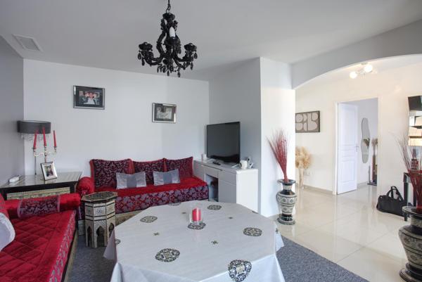 Maison contemporaine de 160 m² avec piscine et garage