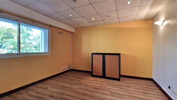 Bureau à louer 6 pièces de 88 m²