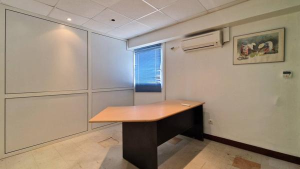 Bureau à louer 6 pièces de 88 m²