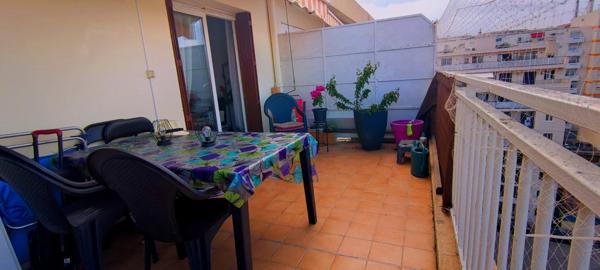 Vente                                                      Appartement
                        
                     3 pièces                      52 m2                     à Nice