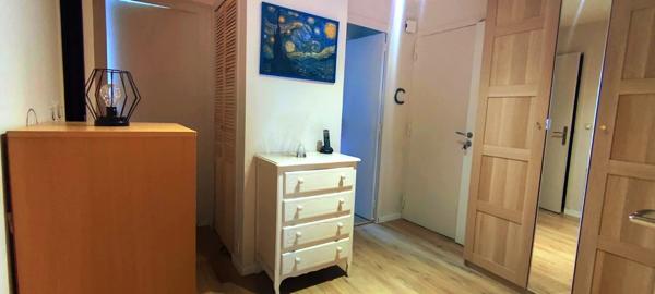 Vente                                                      Appartement
                        
                     3 pièces                      52 m2                     à Nice