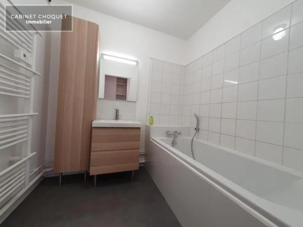 F2 AVEC BALCON & PARKING A LOUER - LOMME-LAMBERSART - 46.5 m 2 - 764 € charges comprises par mois
