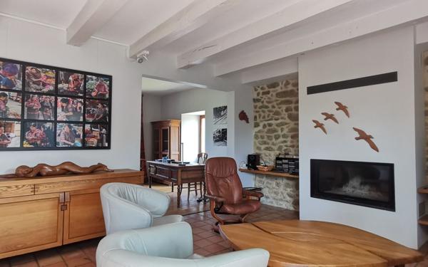 Maison à vendre    7 pièces •  Séné