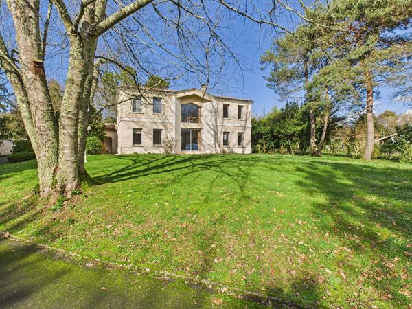 RARE ! EMPLACEMENT EXCEPTIONNEL POUR CETTE MAISON DE 194M2 HABITABLE SUR TERRAIN DE 3325M2 , Latresne RARE ! EMPLACEMENT EXCEPTIONNEL POUR CETTE MAISON DE 194M2 HABITABLE SUR TERRAIN DE 3325M2 , Latresne