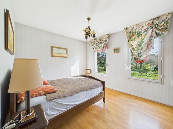 RARE ! EMPLACEMENT EXCEPTIONNEL POUR CETTE MAISON DE 194M2 HABITABLE SUR TERRAIN DE 3325M2 , Latresne RARE ! EMPLACEMENT EXCEPTIONNEL POUR CETTE MAISON DE 194M2 HABITABLE SUR TERRAIN DE 3325M2 , Latresne