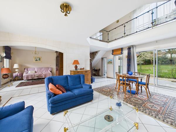 RARE ! EMPLACEMENT EXCEPTIONNEL POUR CETTE MAISON DE 194M2 HABITABLE SUR TERRAIN DE 3325M2 , Latresne RARE ! EMPLACEMENT EXCEPTIONNEL POUR CETTE MAISON DE 194M2 HABITABLE SUR TERRAIN DE 3325M2 , Latresne