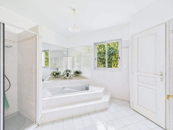 RARE ! EMPLACEMENT EXCEPTIONNEL POUR CETTE MAISON DE 194M2 HABITABLE SUR TERRAIN DE 3325M2 , Latresne RARE ! EMPLACEMENT EXCEPTIONNEL POUR CETTE MAISON DE 194M2 HABITABLE SUR TERRAIN DE 3325M2 , Latresne
