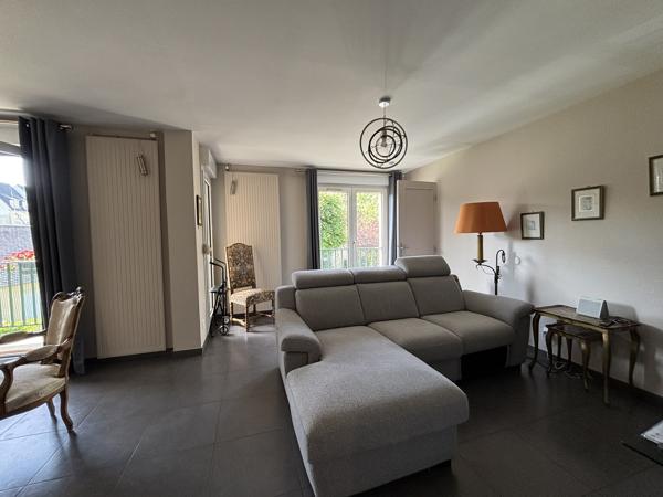 BAYEUX – Résidence Marcel Dassault – Bel appartement 5 pièces avec ascenseur, balcon Sud et double garage
