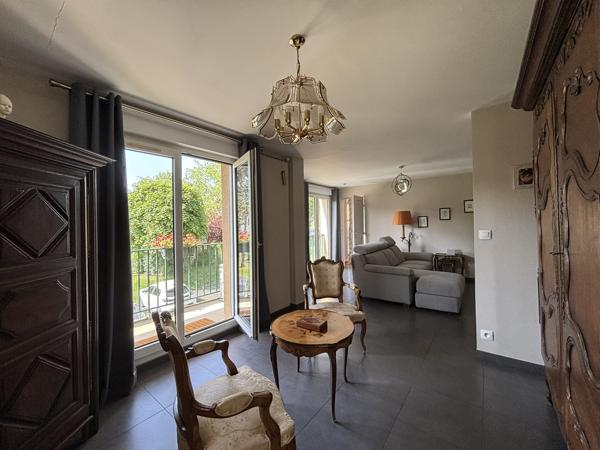 BAYEUX – Résidence Marcel Dassault – Bel appartement 5 pièces avec ascenseur, balcon Sud et double garage