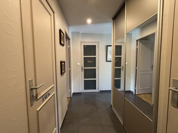 BAYEUX – Résidence Marcel Dassault – Bel appartement 5 pièces avec ascenseur, balcon Sud et double garage