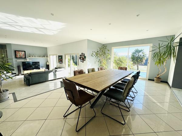 Maison de 240 m²