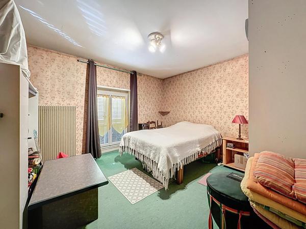 Proche à pieds de toutes commodités, écoles + Gare