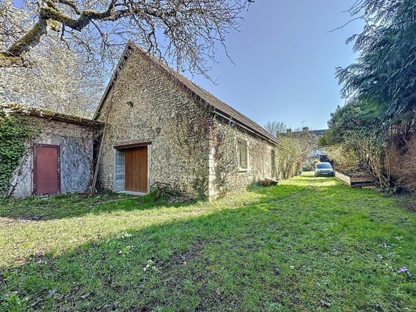 Proche à pieds de toutes commodités, écoles + Gare