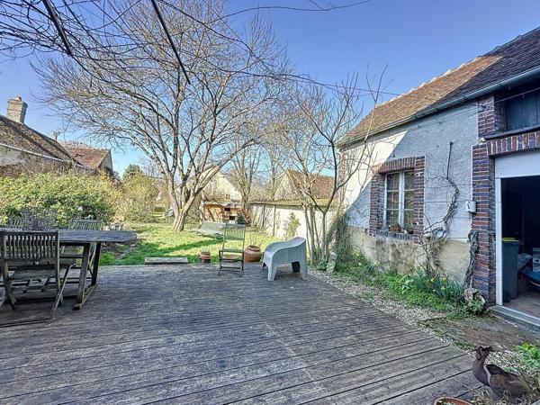 Proche à pieds de toutes commodités, écoles + Gare