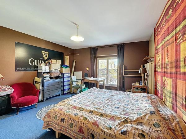 Proche à pieds de toutes commodités, écoles + Gare