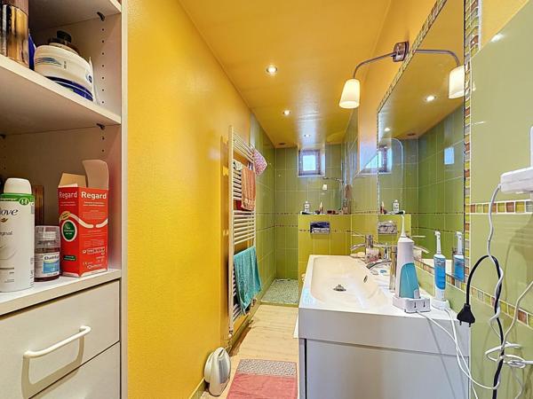 Proche à pieds de toutes commodités, écoles + Gare