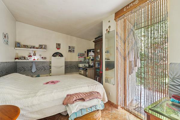 A VENRE - APPARTEMENT AVEC DEPENDANCE - ROMAINVILLE