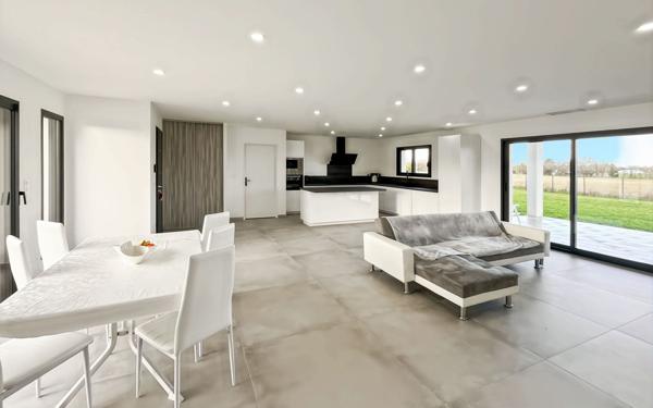 Maison à vendre    5 pièces •  Castelsarrasin