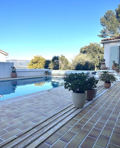 Maison individuelle avec piscine