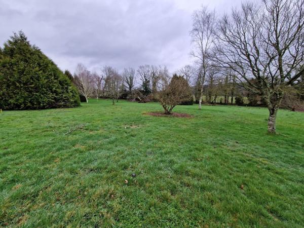 Terrain de 1627 m² à Cast 29150