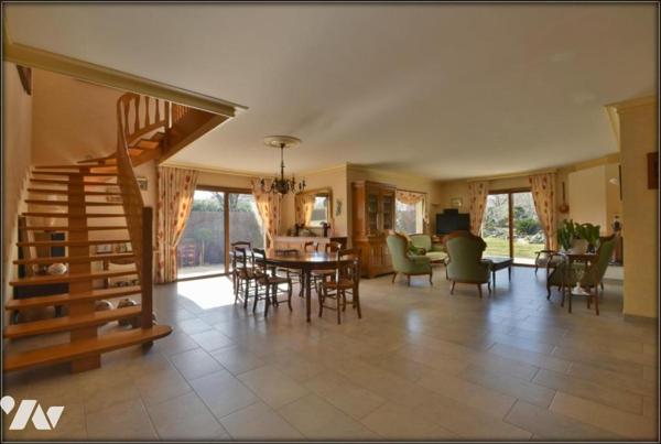 GRANDE MAISON D'ARCHITECTE 236m2 LE RHEU CENTRE