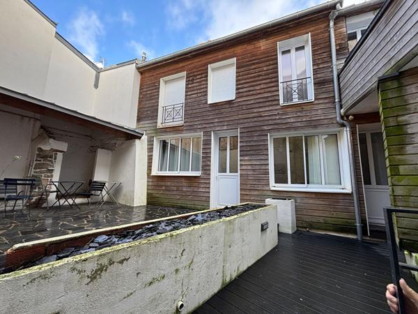 Immeuble à vendre à Vannes - 6 appartements - pas de copropriété cour extérieure