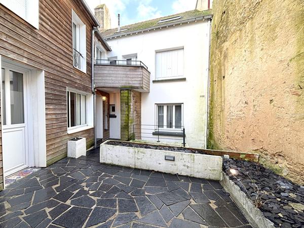 Immeuble à vendre à Vannes - 6 appartements - pas de copropriété cour extérieure