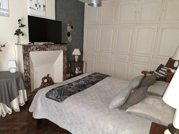 Centre ville Saumur, maison proche des commerces et écoles, 4 chambres, gros potentiel.